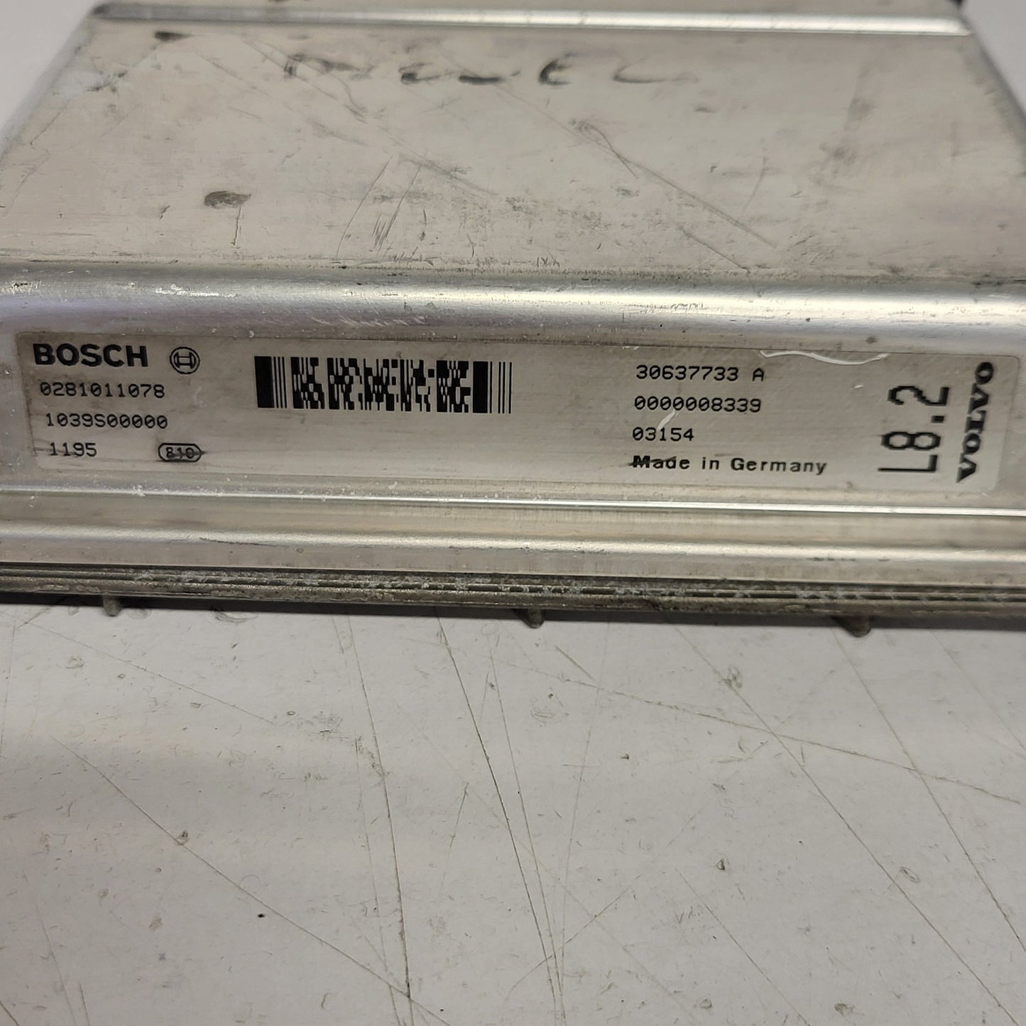 VOLVO ECU / 0281011078 / 1039S00000 / L8.2 / BOSCH