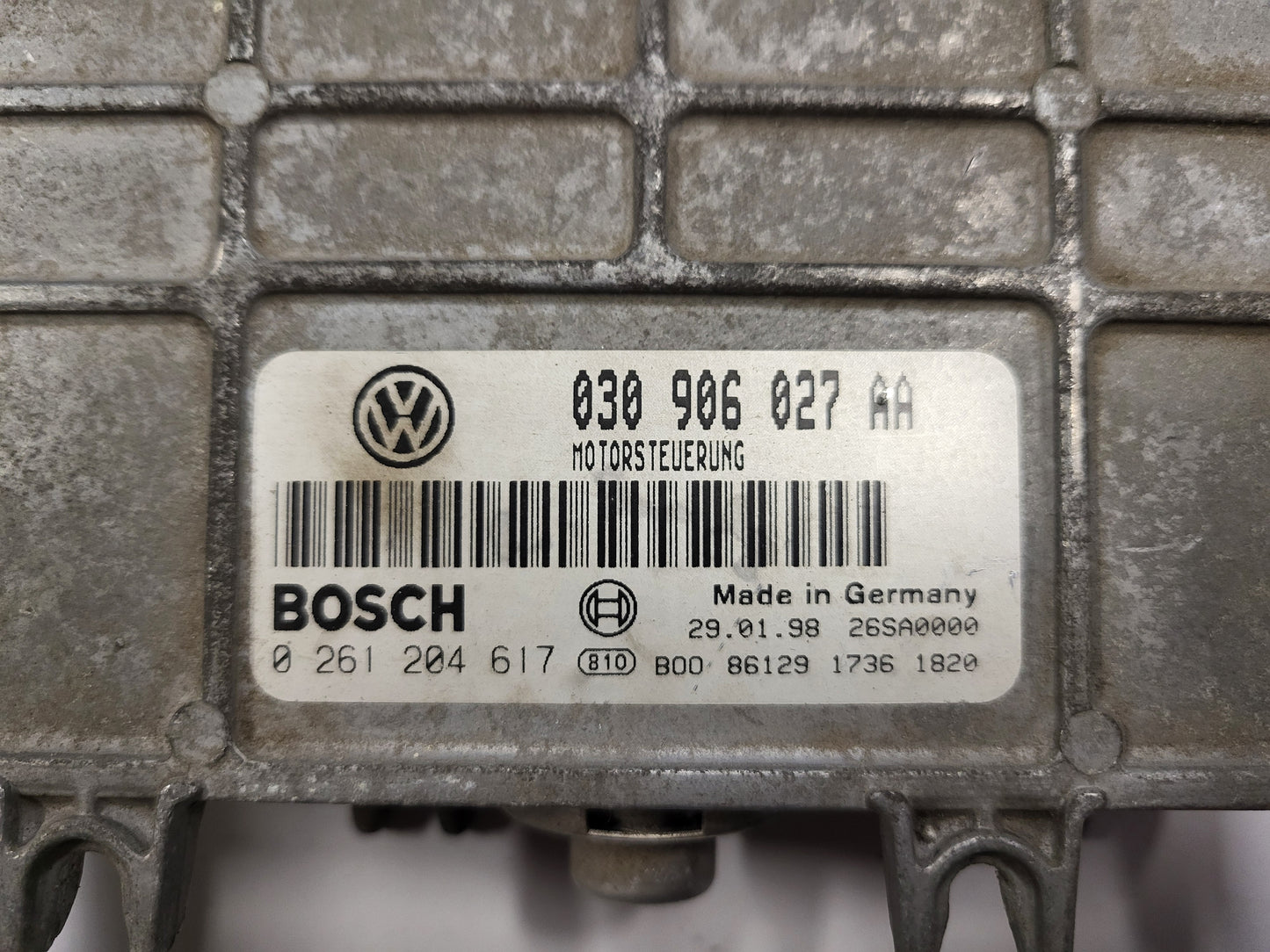 VOLKSWAGEN POLO ECU / 030906027AA / 0261204617 / BOSCH