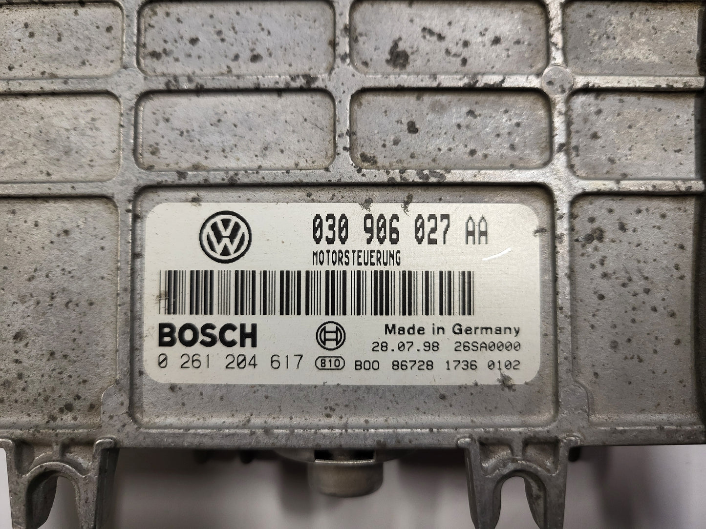 VOLKSWAGEN POLO ECU / 030906027AA / 0261204617 / BOSCH