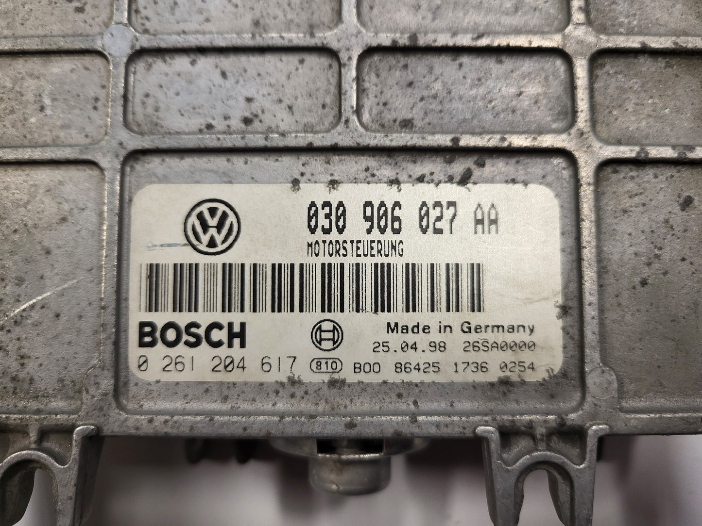 VOLKSWAGEN POLO ECU / 030906027AA / 0261204617 / BOSCH