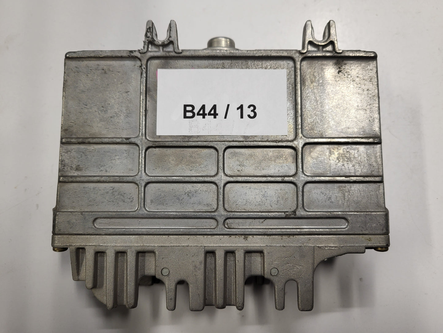 VOLKSWAGEN POLO ECU / 030906027AA / 0261204617 / BOSCH