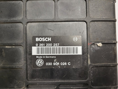 VW GOLF 3 ECU / 0261200257 / 030906026C / BOSCH