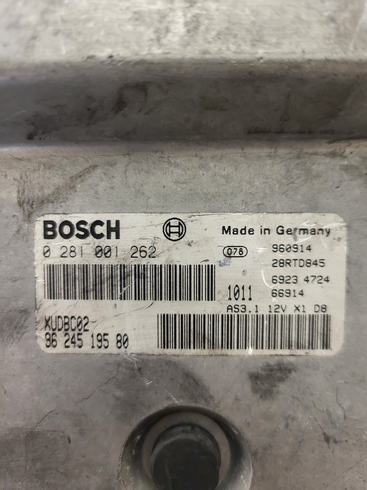 Peugeot 406 ECU / 0281001262 / 9624519580 / XUDBC02 / BOSCH