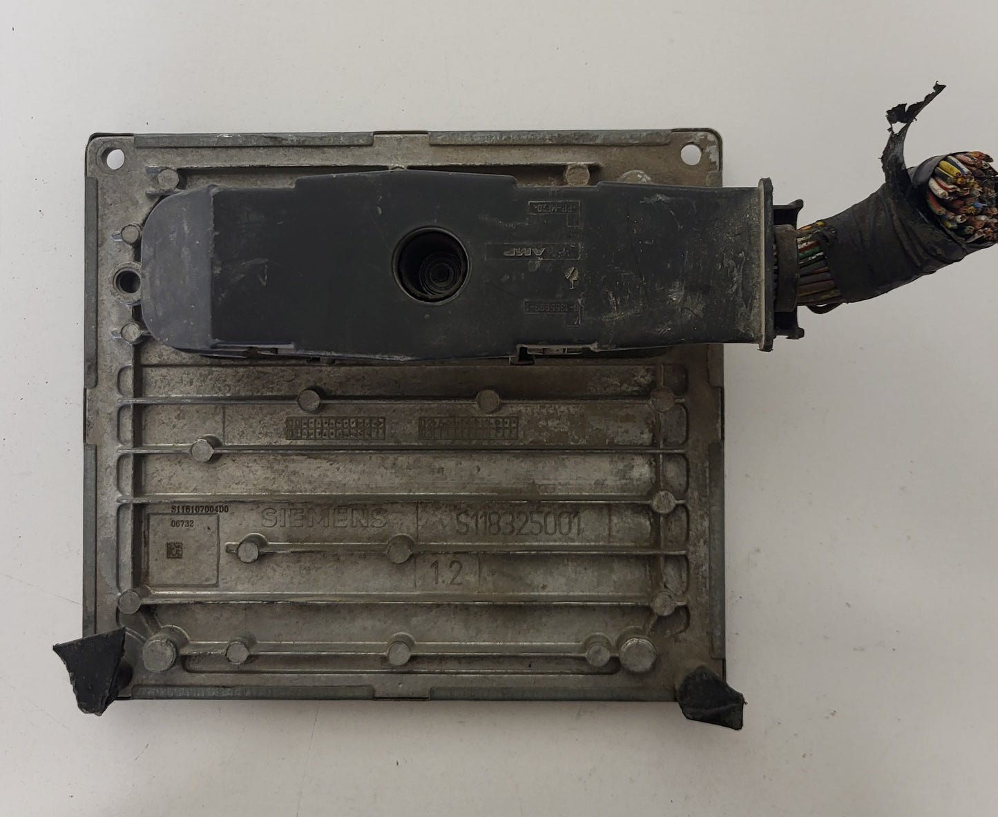 Ford ECU / S118107004D / 3S61-12A650-CB / 1PDB / SIM22 / J38AC / SIEMENS