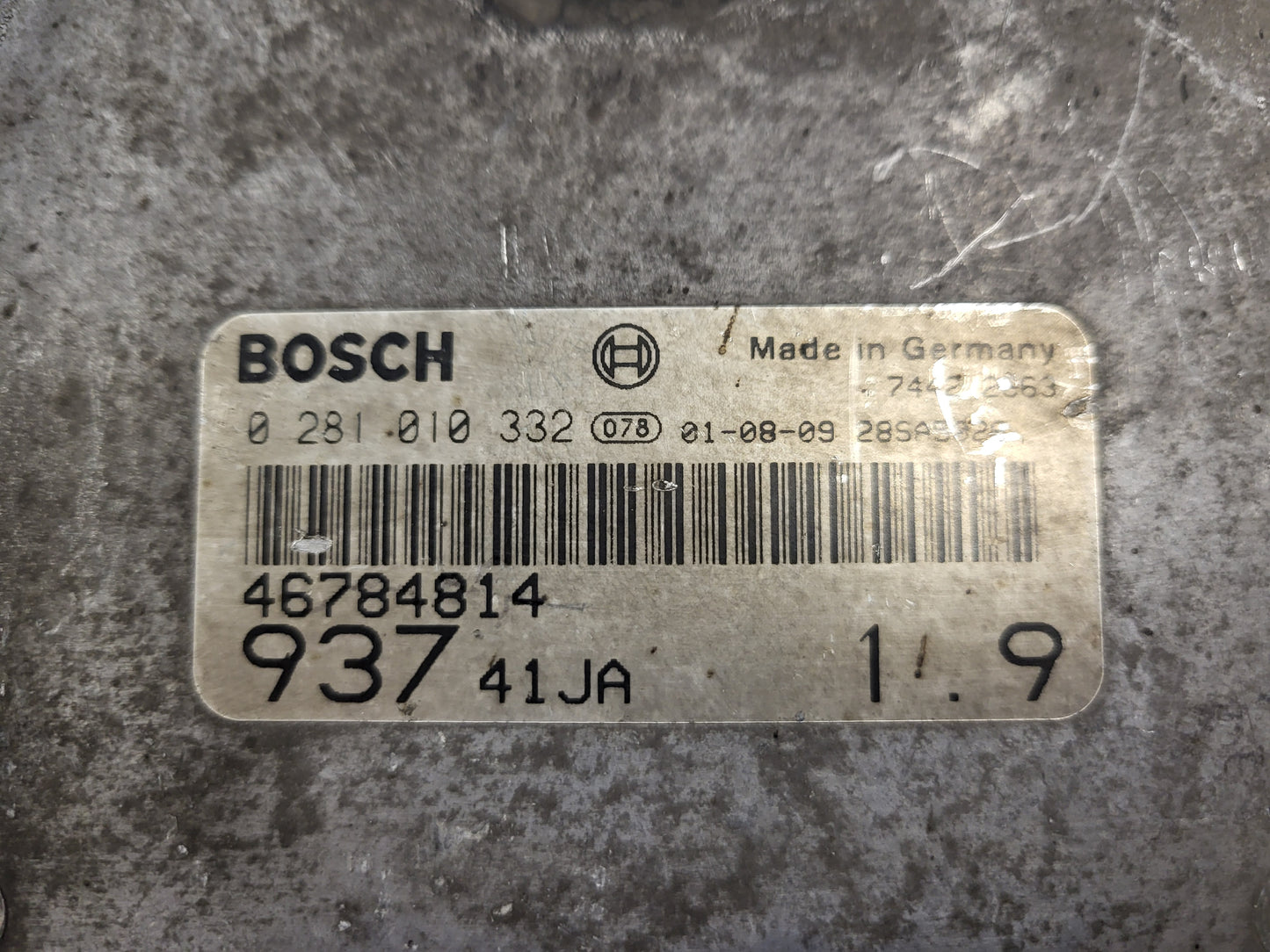ALFA ROMEO 147 ECU / 0281010332 / 46784814 / BOSCH