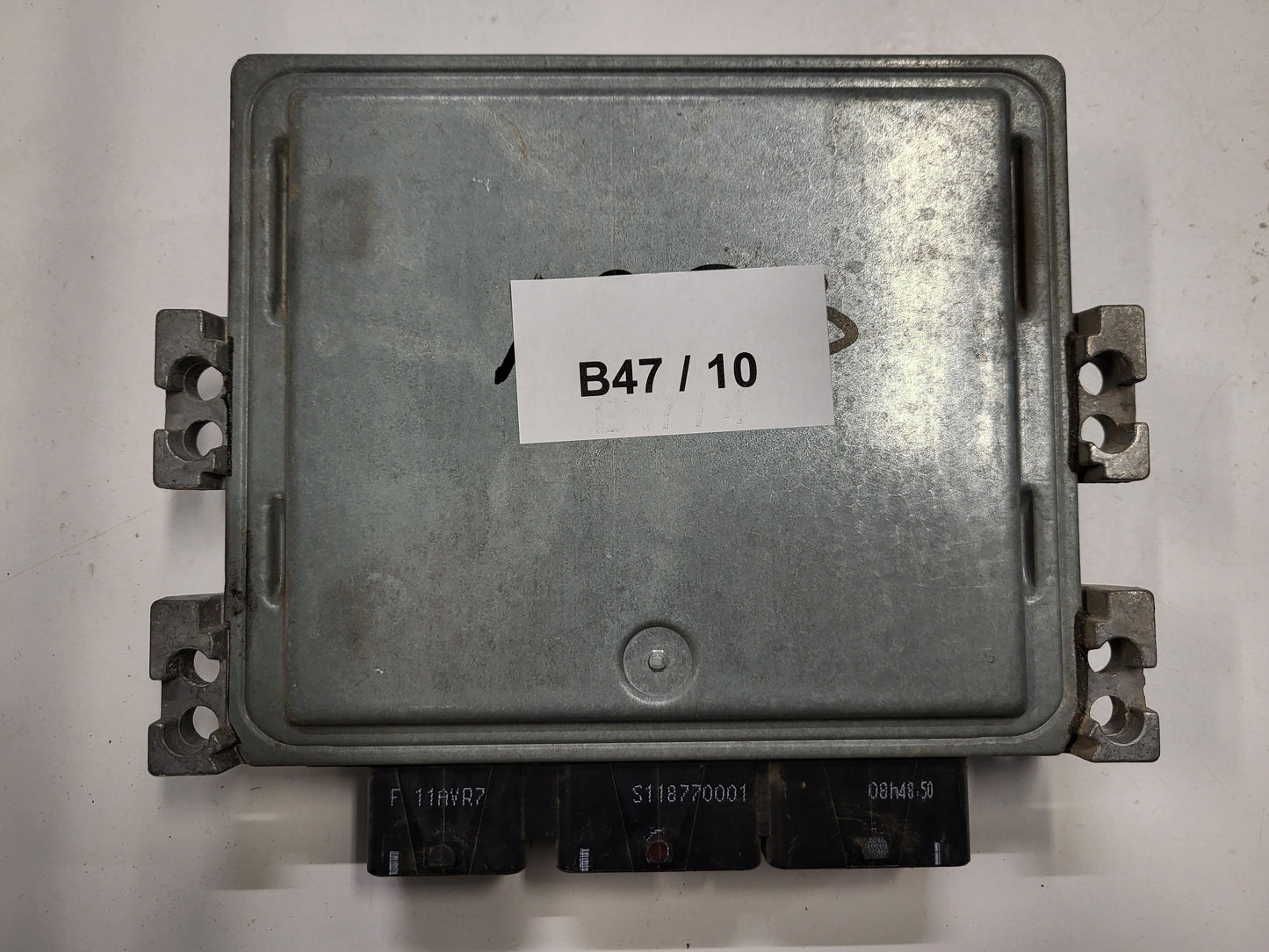 Renault ECU / S122326111A / S122326111 A / 8200766462 /8200592611 / SID301 / SIEMENS