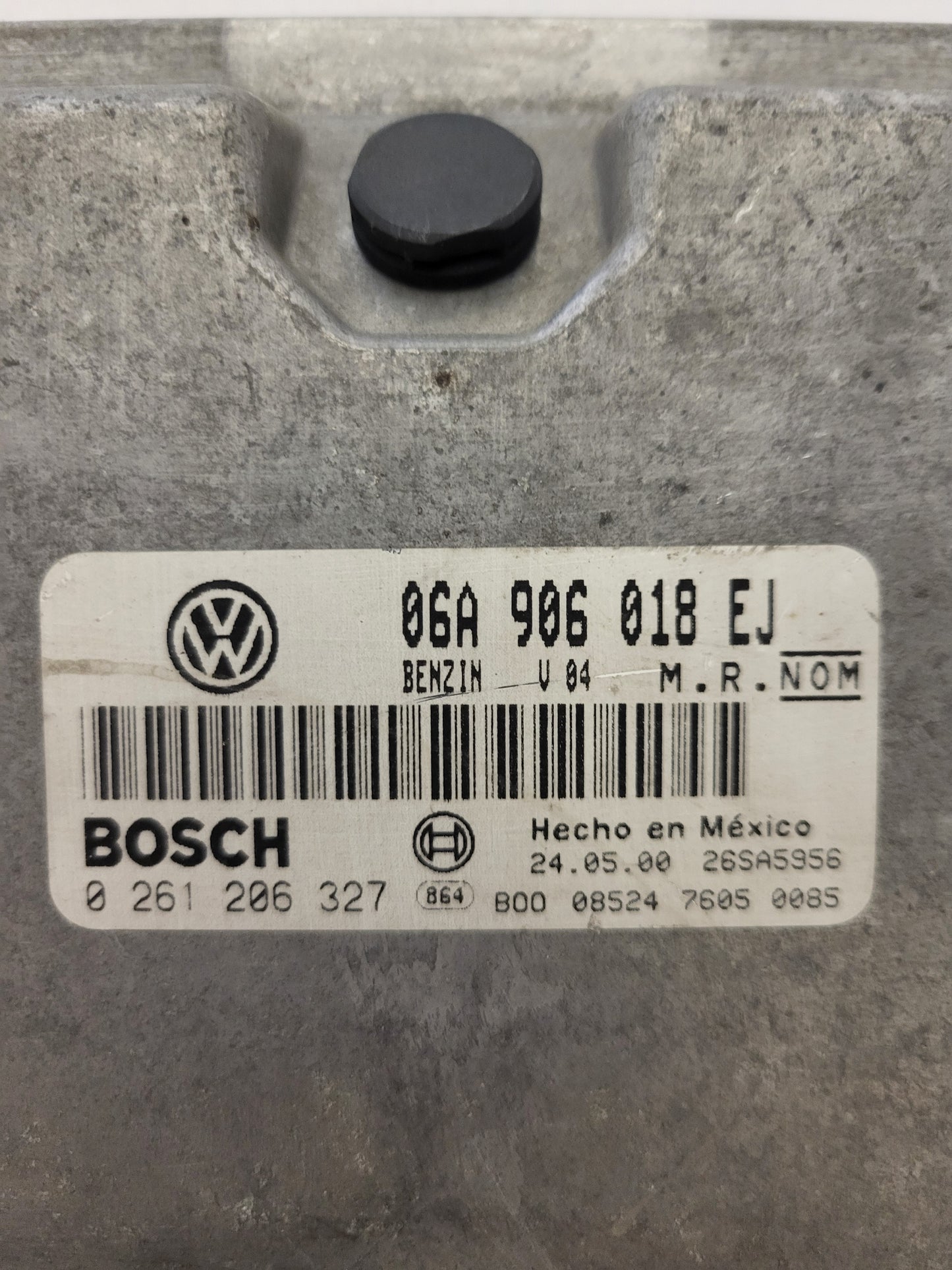 VW NEW BEETLE ECU / 06A906018EJ / 0261206327 / BOSCH
