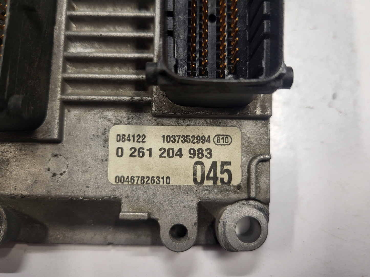 FIAT PUNTO ECU / 0261204983 / 1037352994 / 00467826310 / BOSCH
