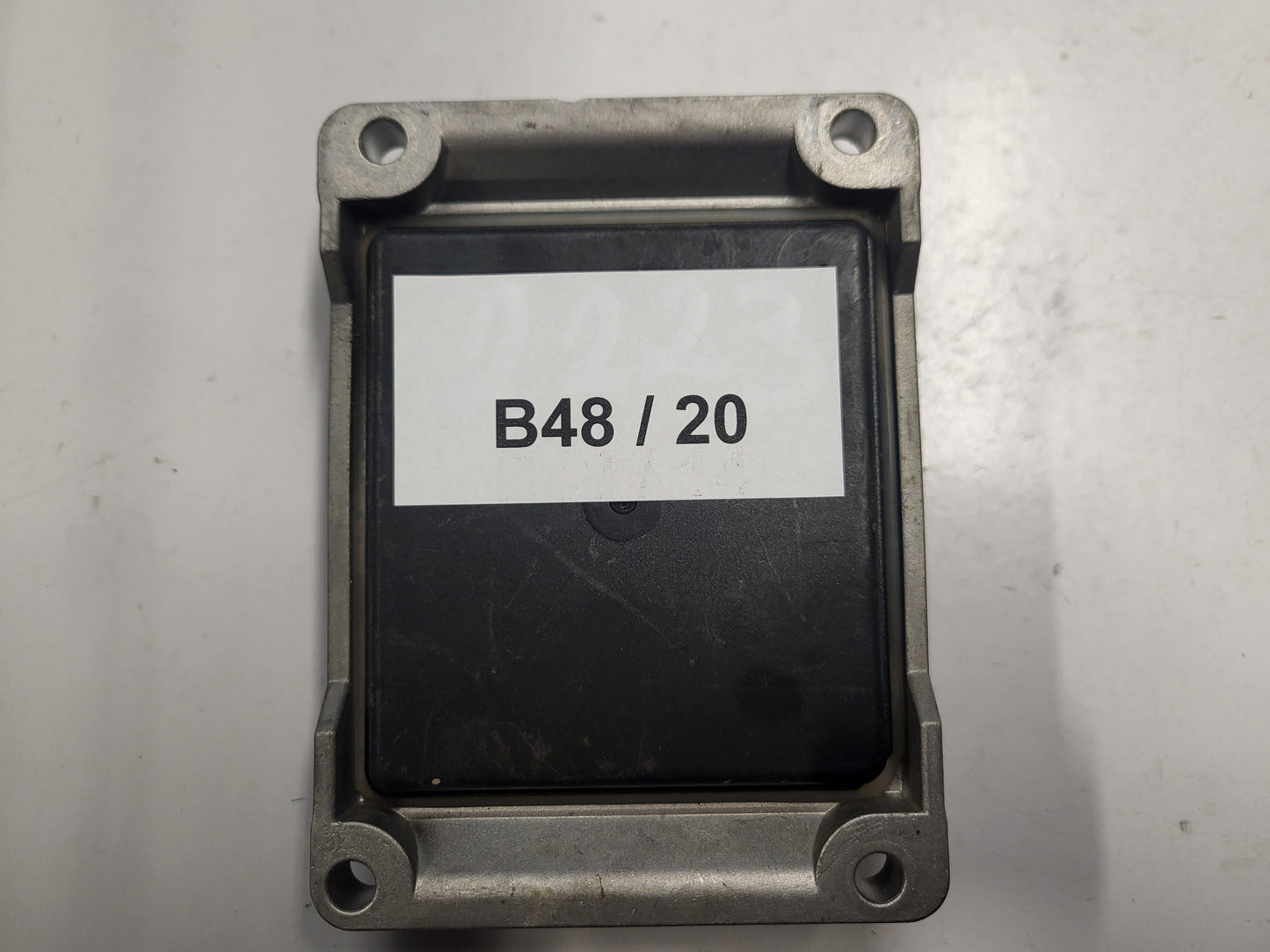 FIAT PUNTO ECU / 0261204983 / 1037352994 / 00467826310 / BOSCH