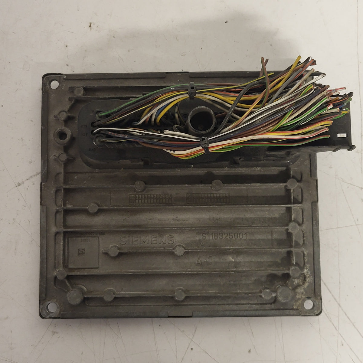 Ford FIESTA ECU / 6S61-12A650-FD / 2CJD / S120977315D / SIM210 / J38AC / SIEMENS - B49-05 - 3