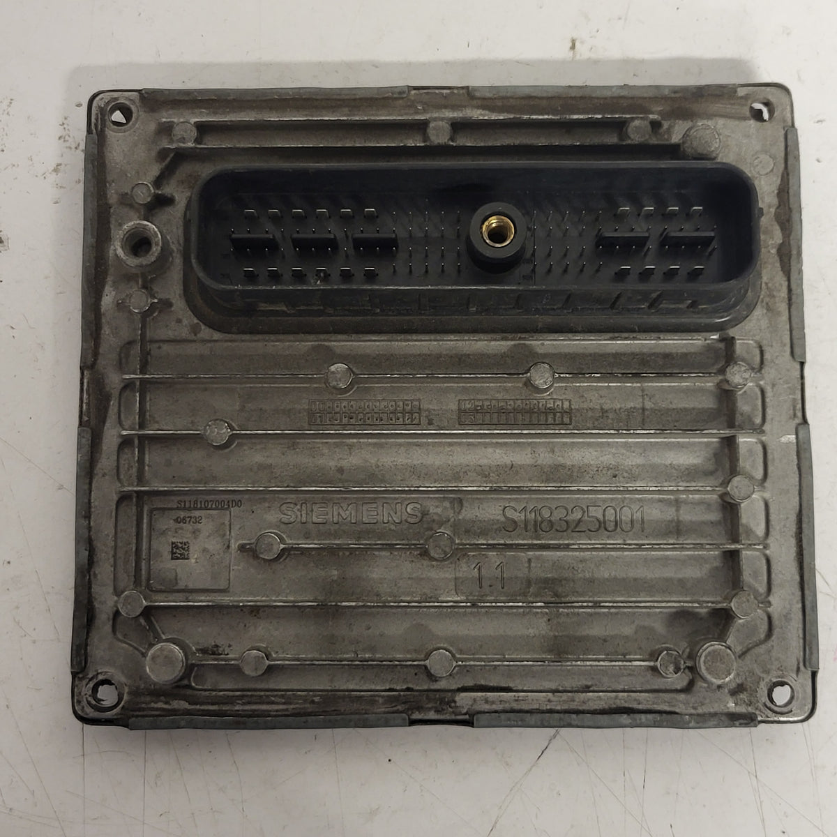 Ford ECU / S118107004D / 3S61-12A650-CB / 1PDB / SIM22 / J38AC / SIEMENS - B50-09 - 3