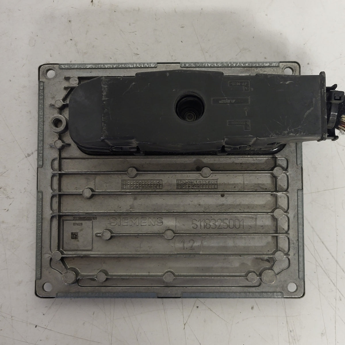 FORD FIESTA ECU / S118685001E / 1S5X-12A650-BD / SIM24 / SIEMENS - B51-06 - 3