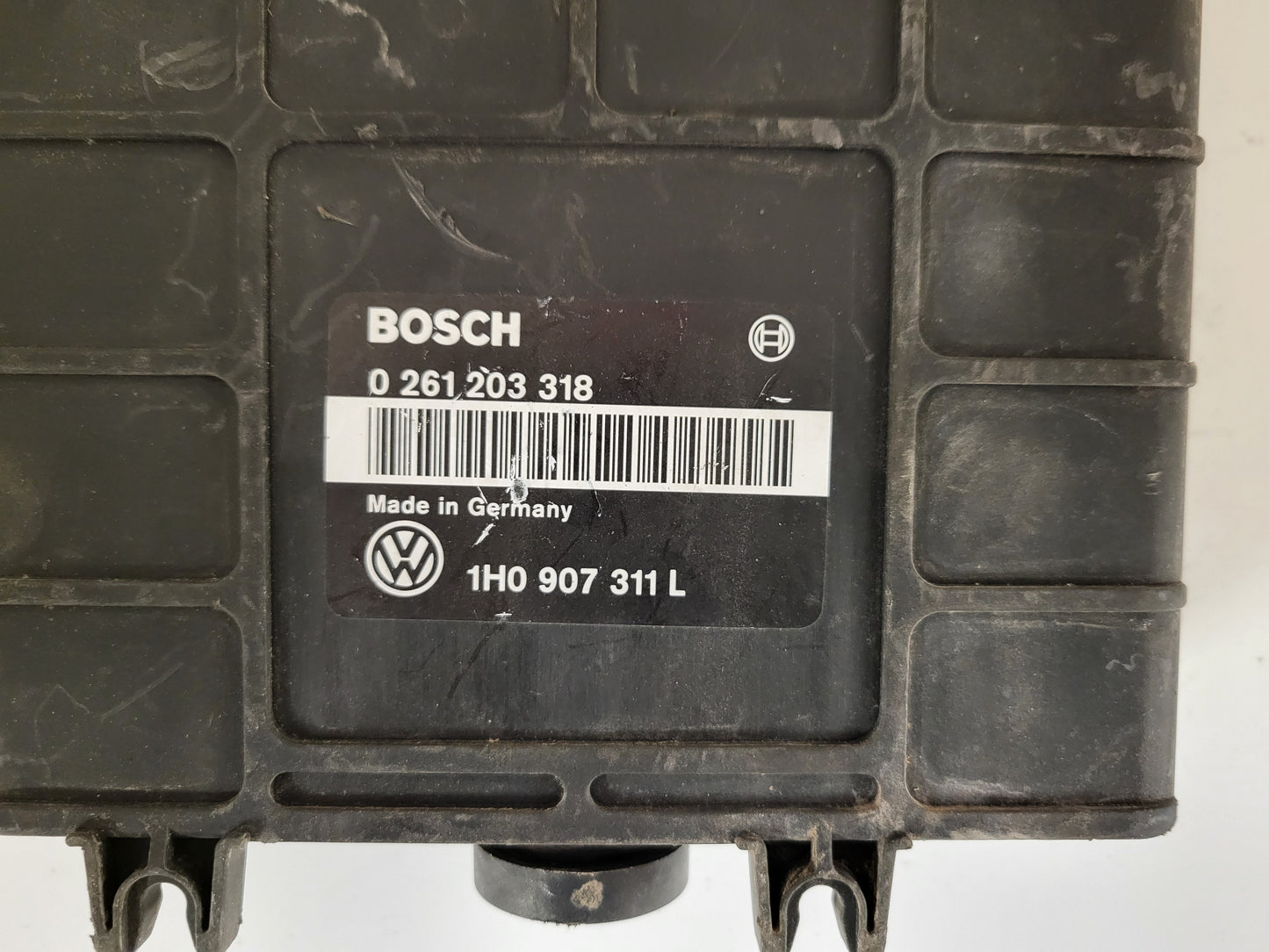 VW ECU / 0261203318 / 1H0907311L / BOSCH