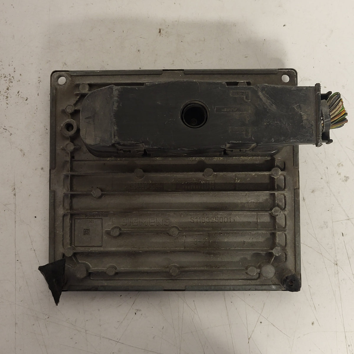 Ford FIESTA ECU / 6S61-12A650-FD / 2CJD / S120977315D / SIM210 / J38AC / SIEMENS - B51-19 - 3