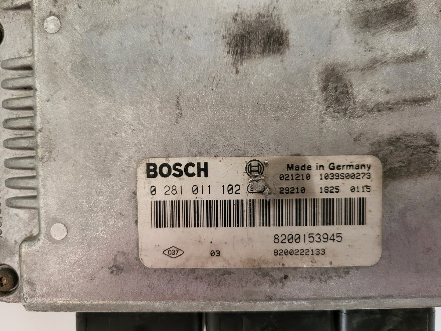 Renault ECU / 0281011102 / 8200153945 / 8200222133 / BOSCH
