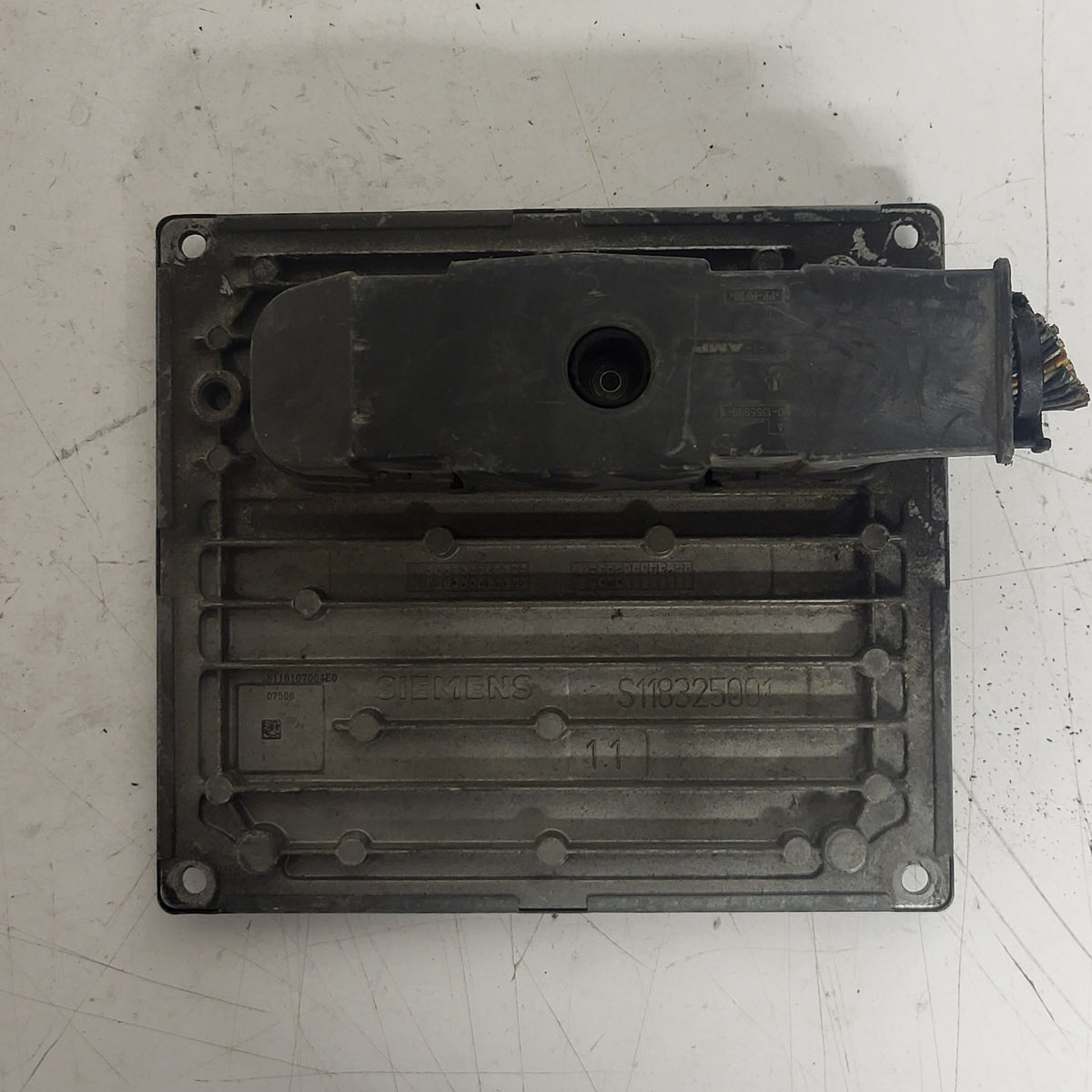 Ford FIESTA ECU / 3S61-12A650-CC / 1PDC / S118107004/ SIM22 / S118107004E - B52-15 - 3