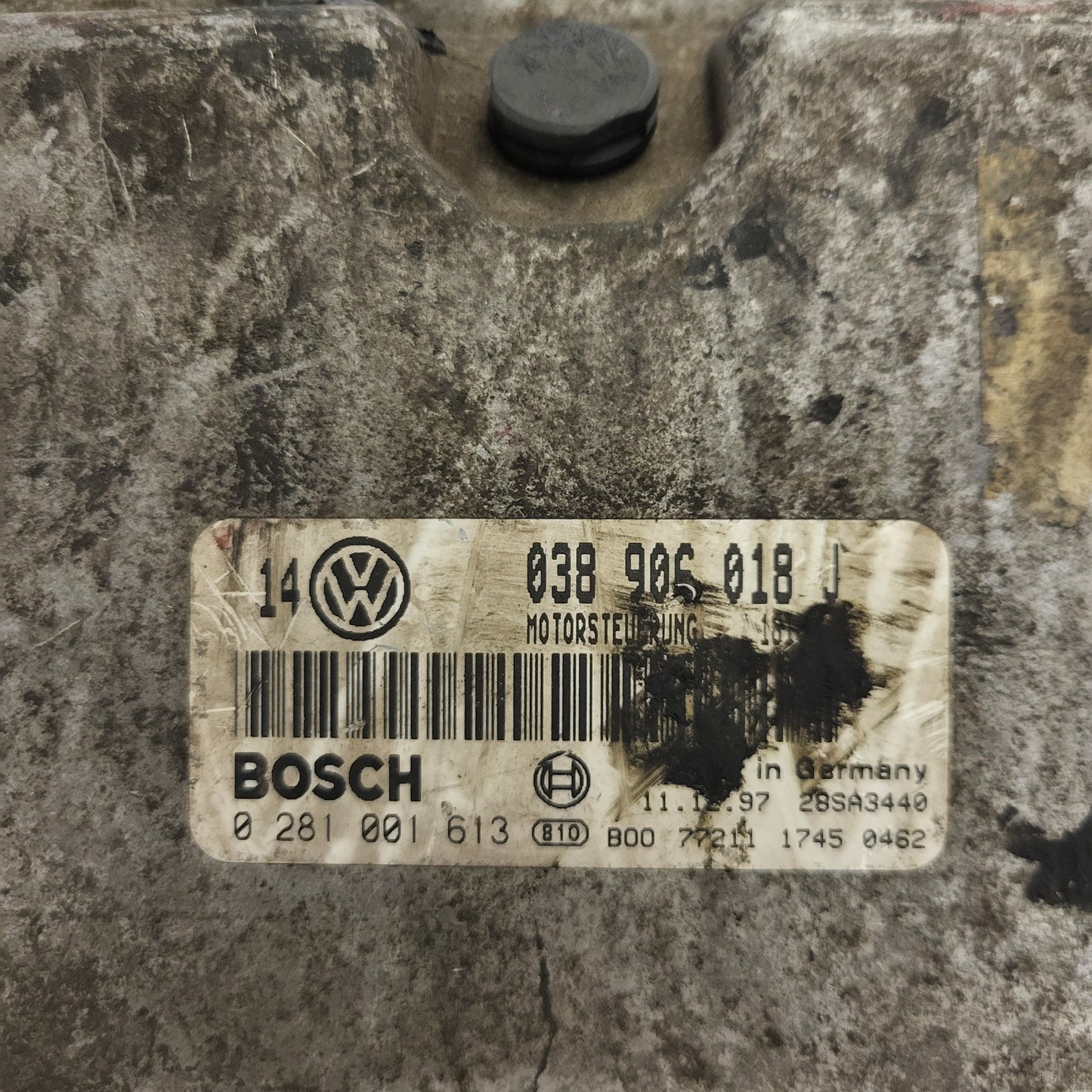 VW GOLF 4 ECU / 038906018J / 0281001613 / BOSCH