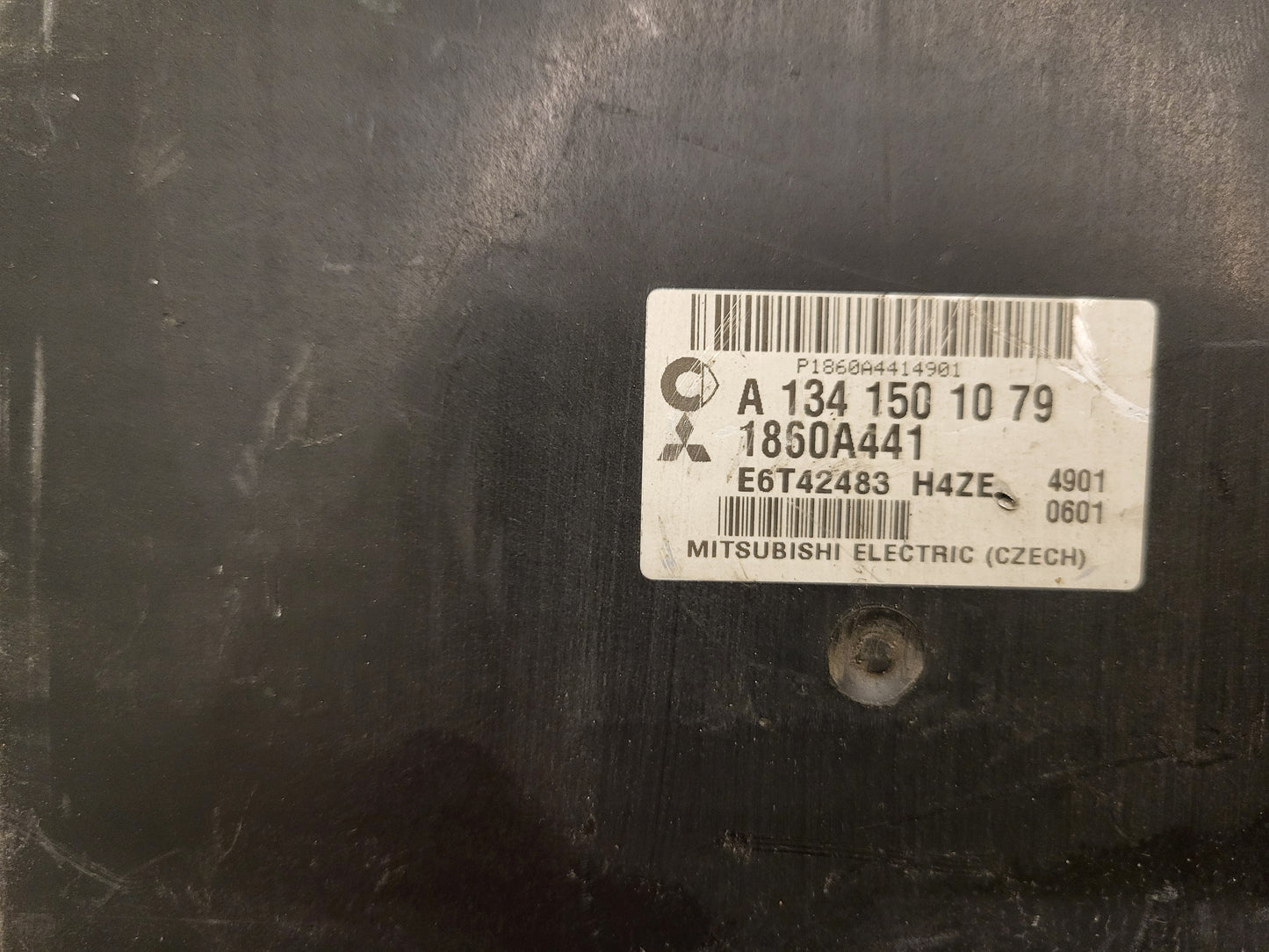 SMART FORFOUR ECU / A1341501079 / 1860A441 / E6T42483 / MITSUBISHI