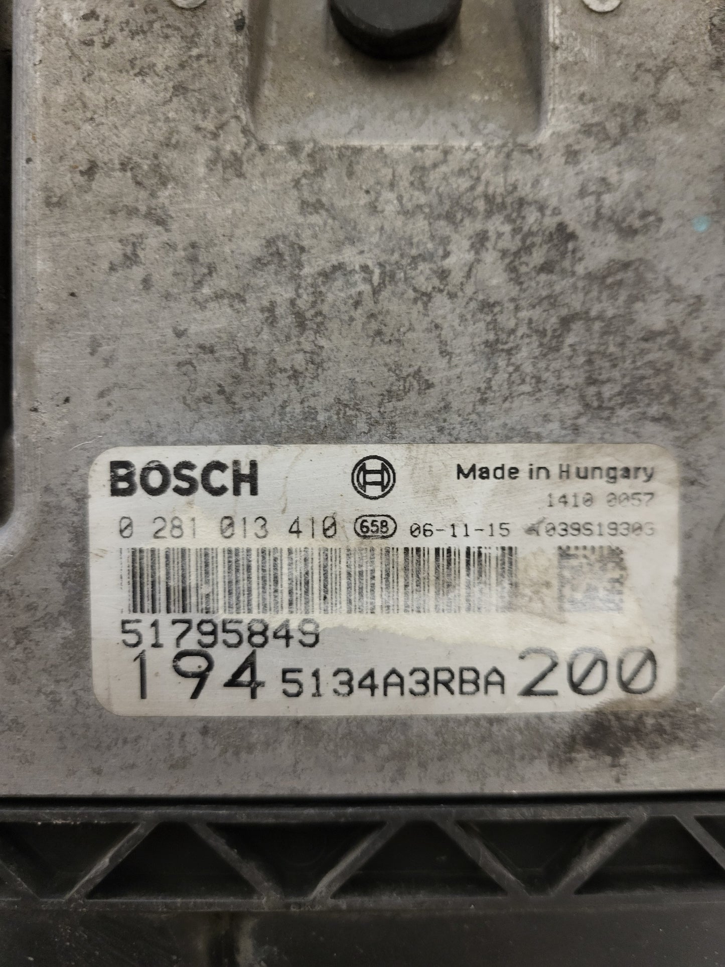 FIAT CROMA ECU / 0281013410 / 51795849 / BOSCH