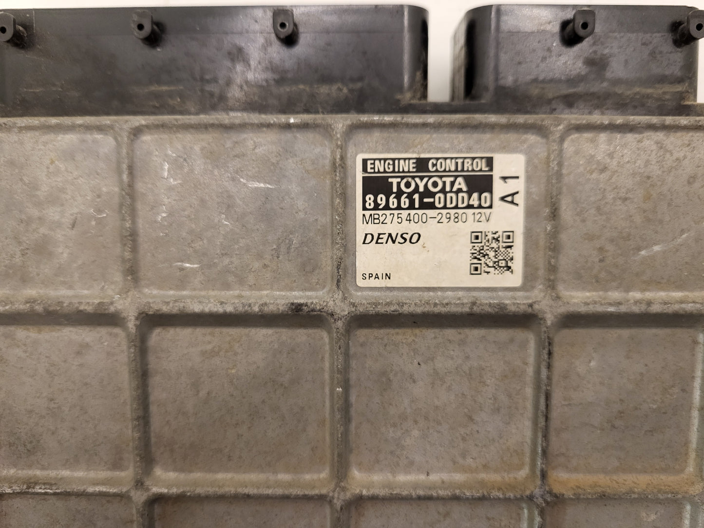 TOYOTA YARIS ECU / 89661-0DD40 / MB275400-2980 / DENSO