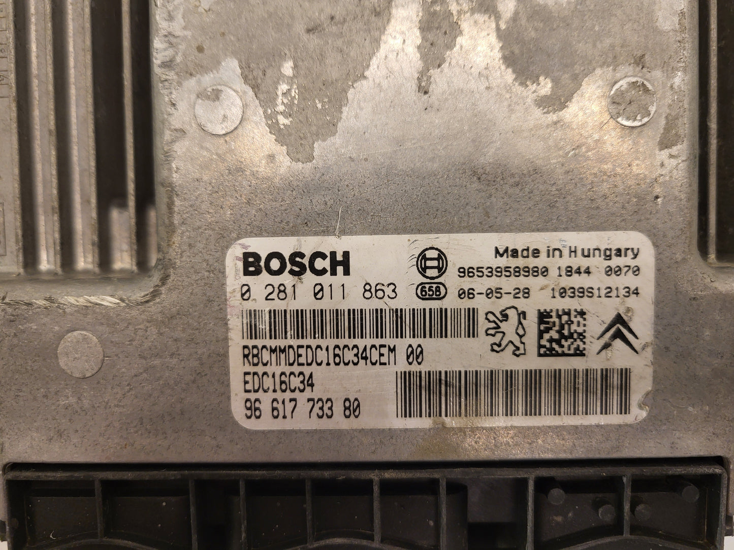 Peugeot Citroen ECU / 0281011863 / 9655943580 / EDC16C34 / BOSCH
