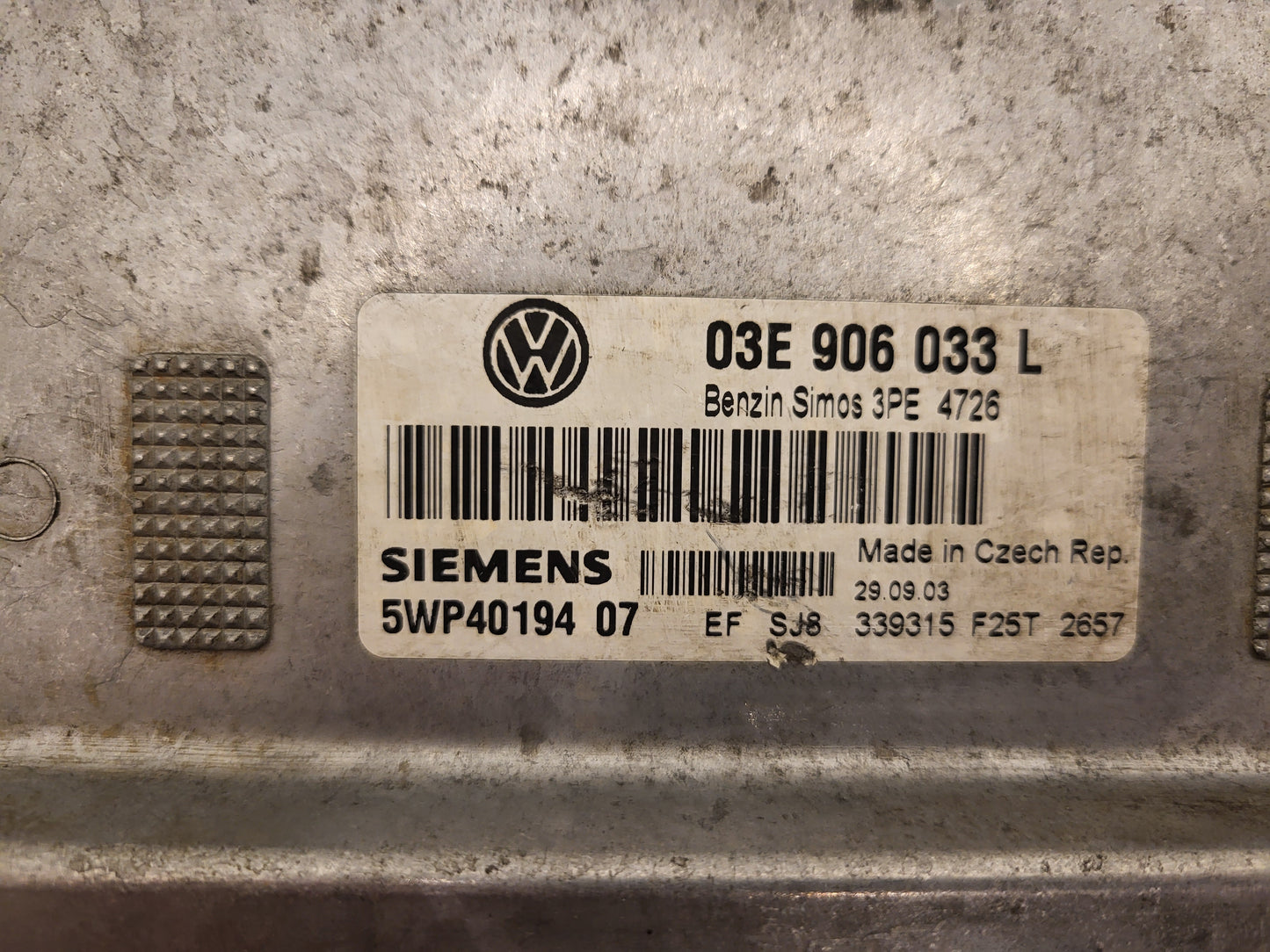 VW POLO ECU / 03E906033L / 5WP40194 07 / BOSCH