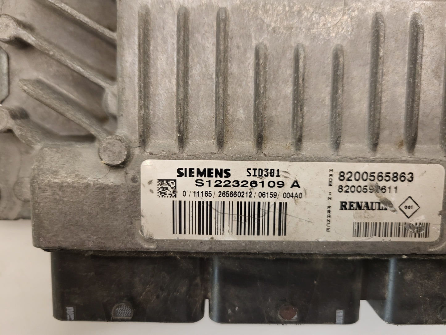RENAULT MEGANE SCENIC ECU / S122326109A / 8200565863 / 8200592611 SID301 SIEMENS