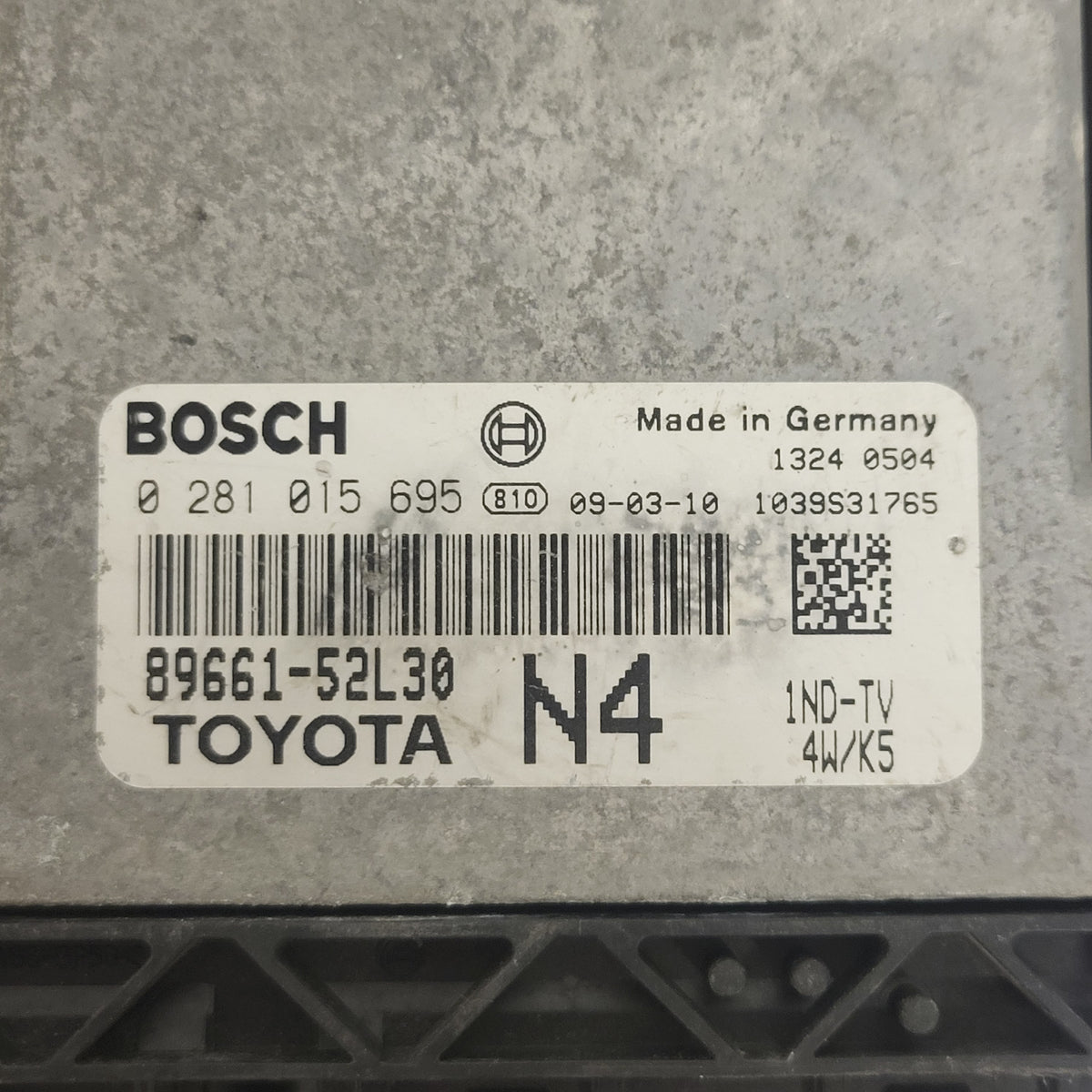 TOYOTA URBAN CRUISER ECU / 0281015695 / 89661-52L30 / 1ND-TV / BOSCH - B55-15 - 2