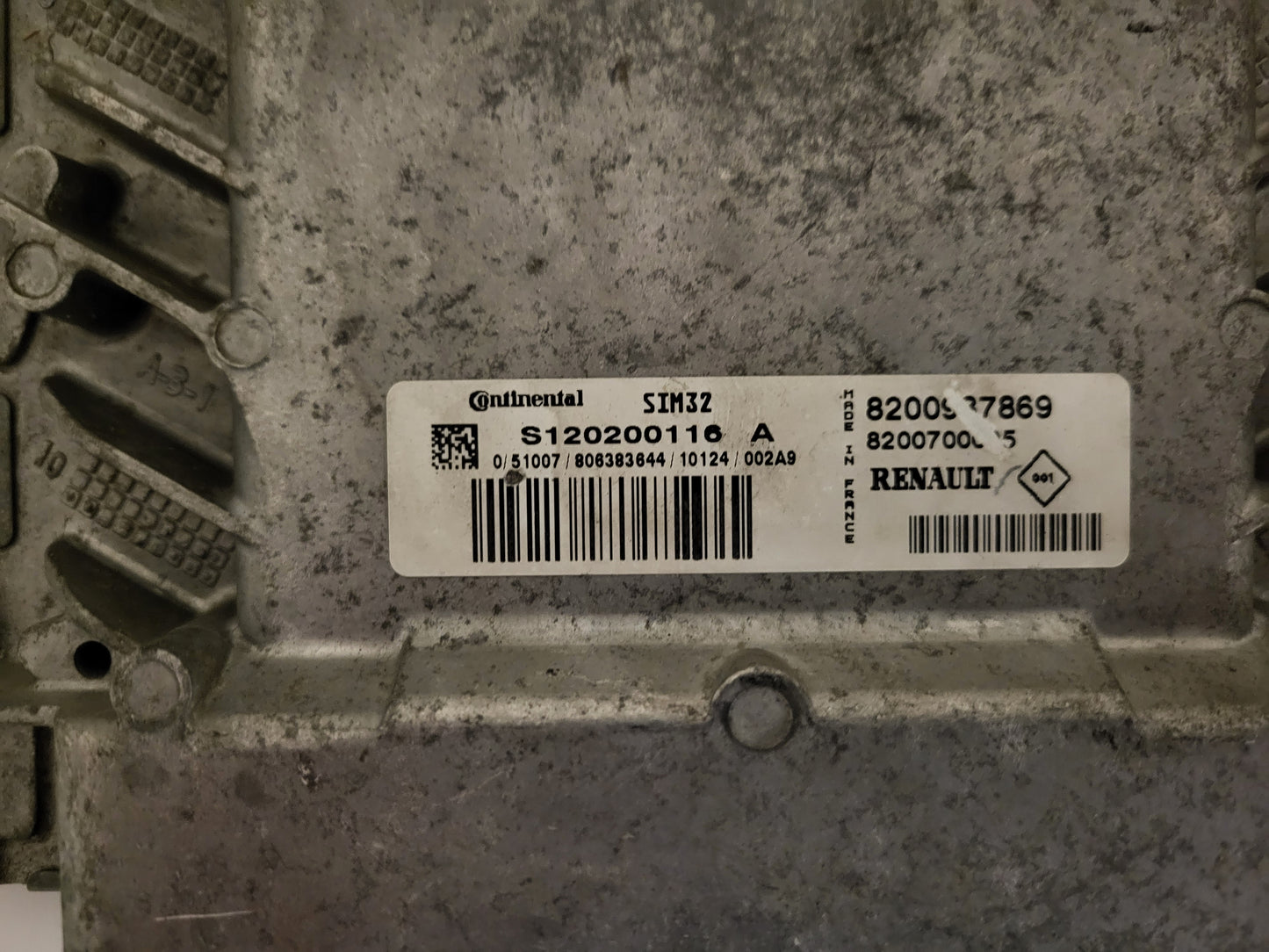 Renault ECU / S120200116A / 8200937869 / 8200700695 / S120200116 / SIM32