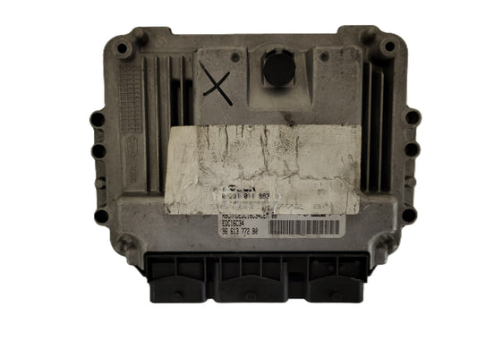 Peugeot Citroen ECU / 0281011863 / 9661377280 / EDC16C34 / BOSCH