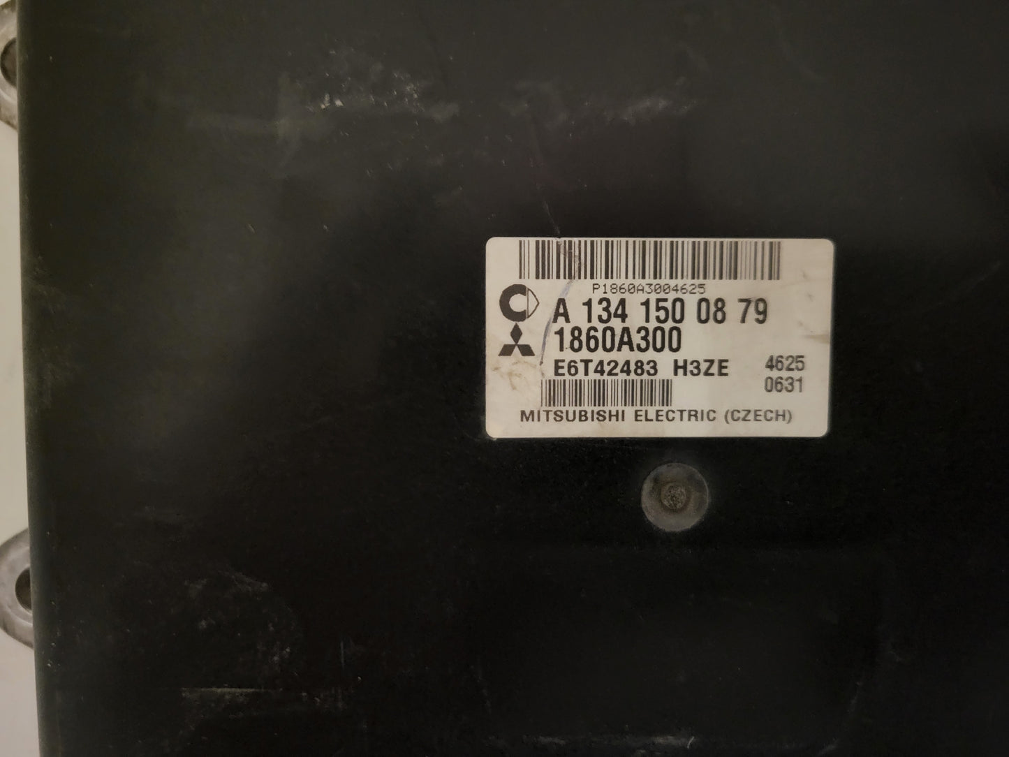 SMART FORFOUR 1.1 ECU / A1341500879 / 1860A300 / E6T42483 H3ZE / MITSUBISHI