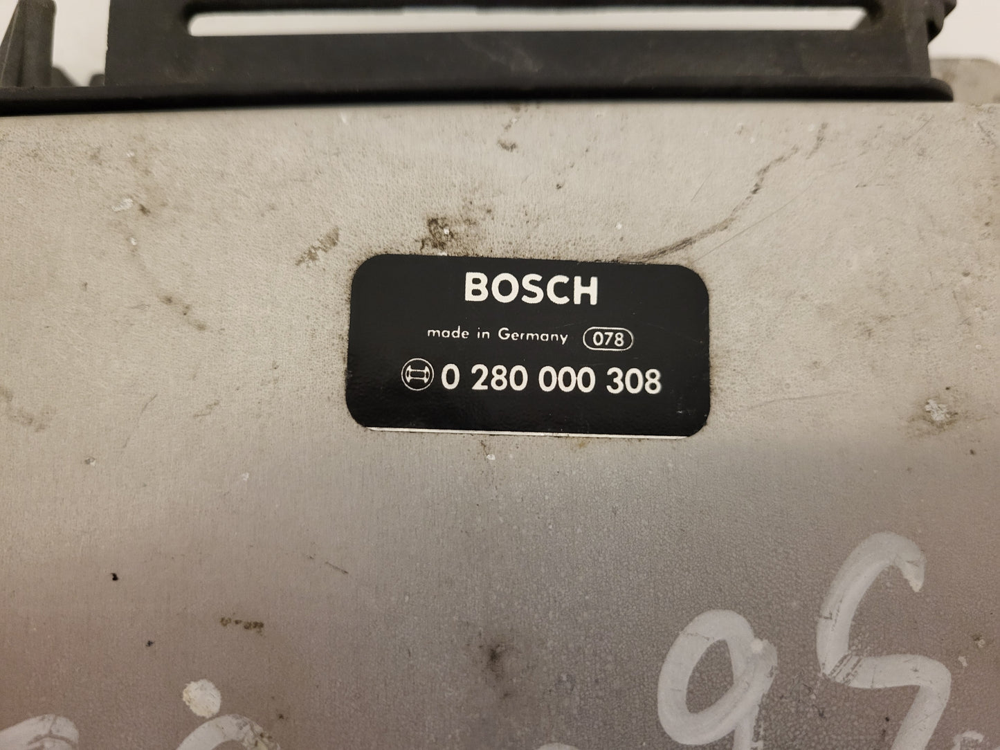 VOLVO 360 GL GLE ECU / 0280000308 / BOSCH