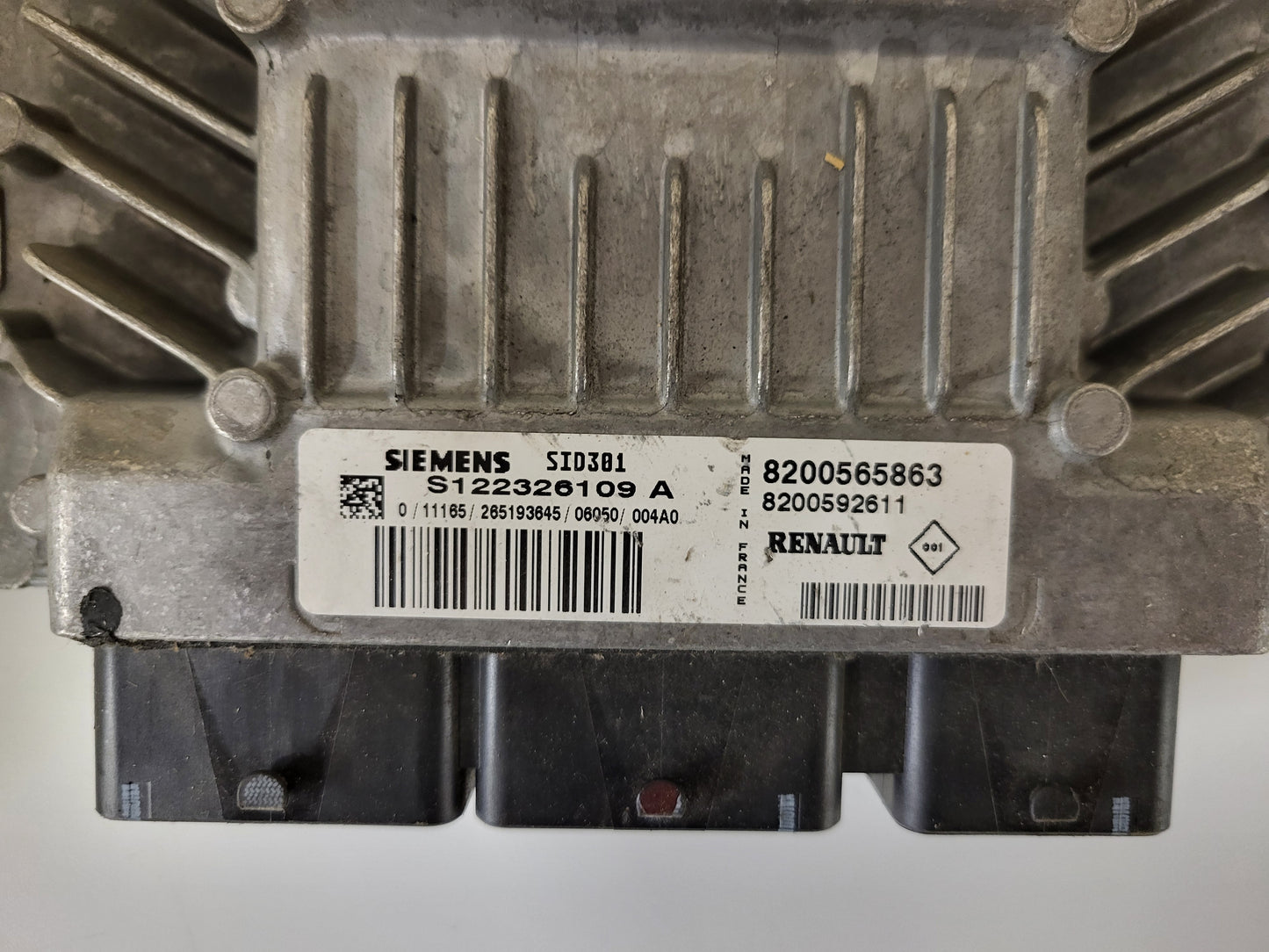 RENAULT MEGANE SCENIC ECU / S122326109A / 8200565863 / 8200592611 SID301 SIEMENS