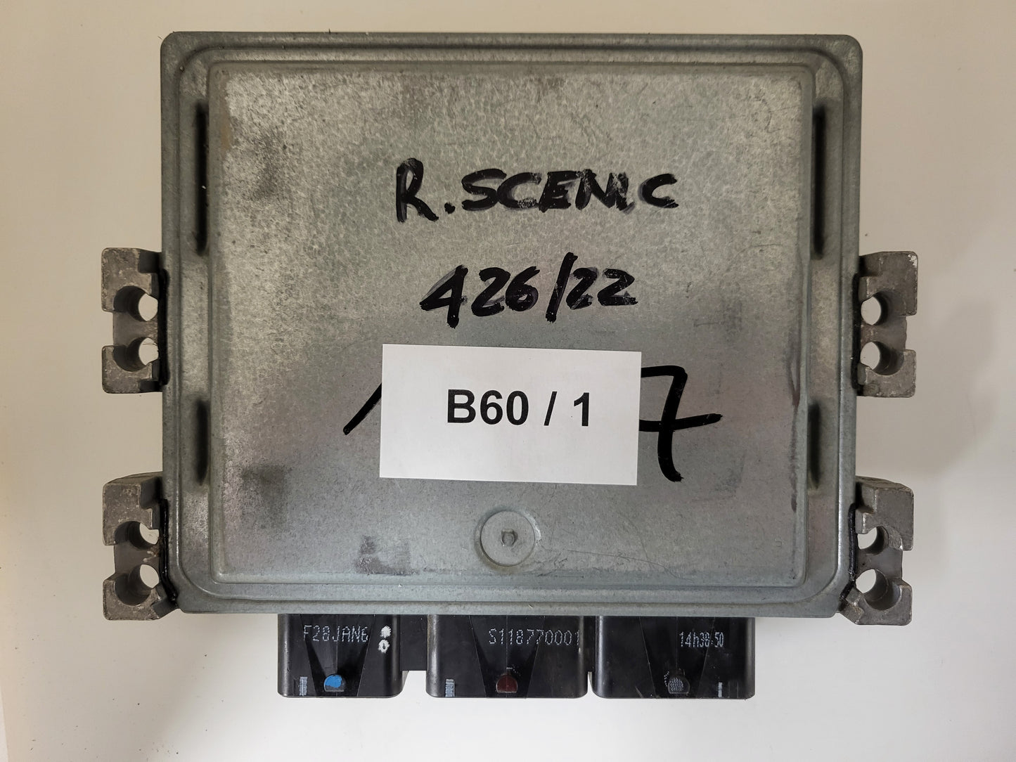 RENAULT MEGANE SCENIC ECU / S122326109A / 8200565863 / 8200592611 SID301 SIEMENS