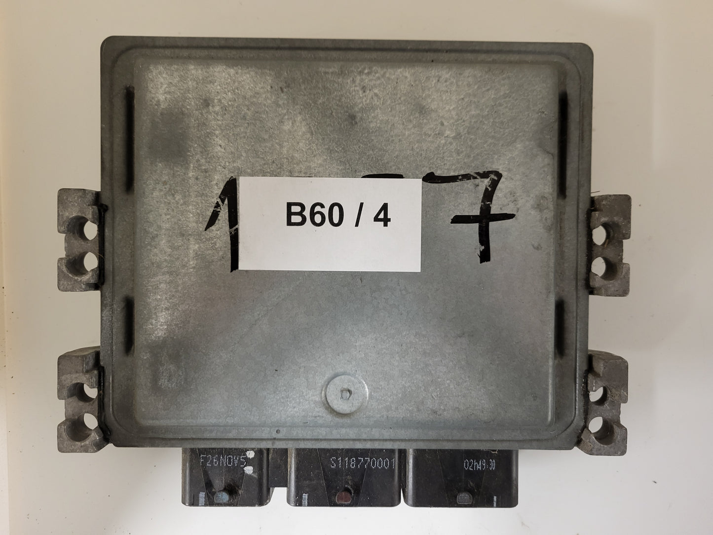 RENAULT MEGANE SCENIC ECU / S122326109A / 8200565863 / 8200592611 SID301 SIEMENS