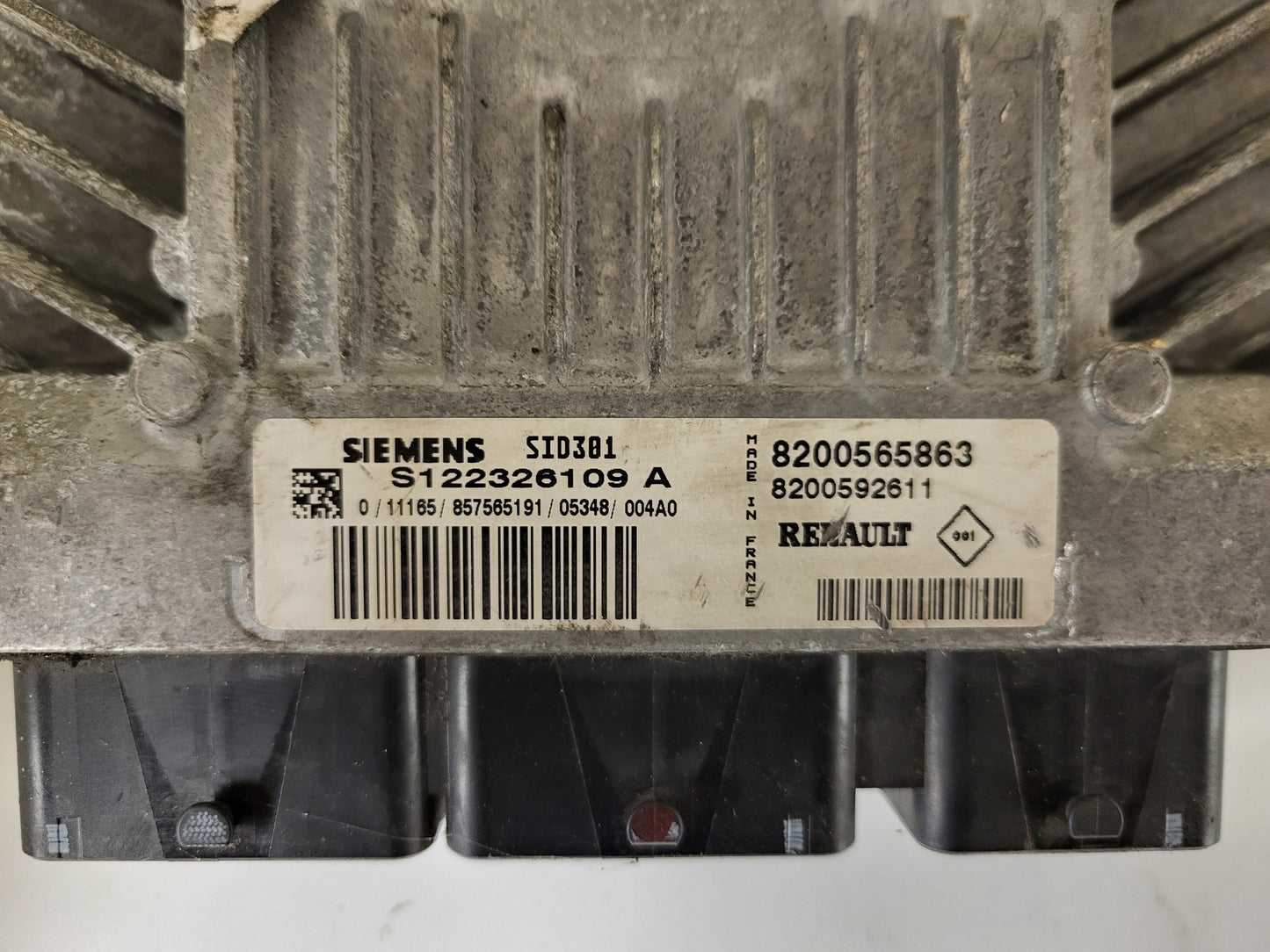 RENAULT MEGANE SCENIC ECU / S122326109A / 8200565863 / 8200592611 SID301 SIEMENS