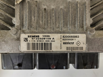 RENAULT MEGANE SCENIC ECU / S122326109A / 8200565863 / 8200592611 SID301 SIEMENS