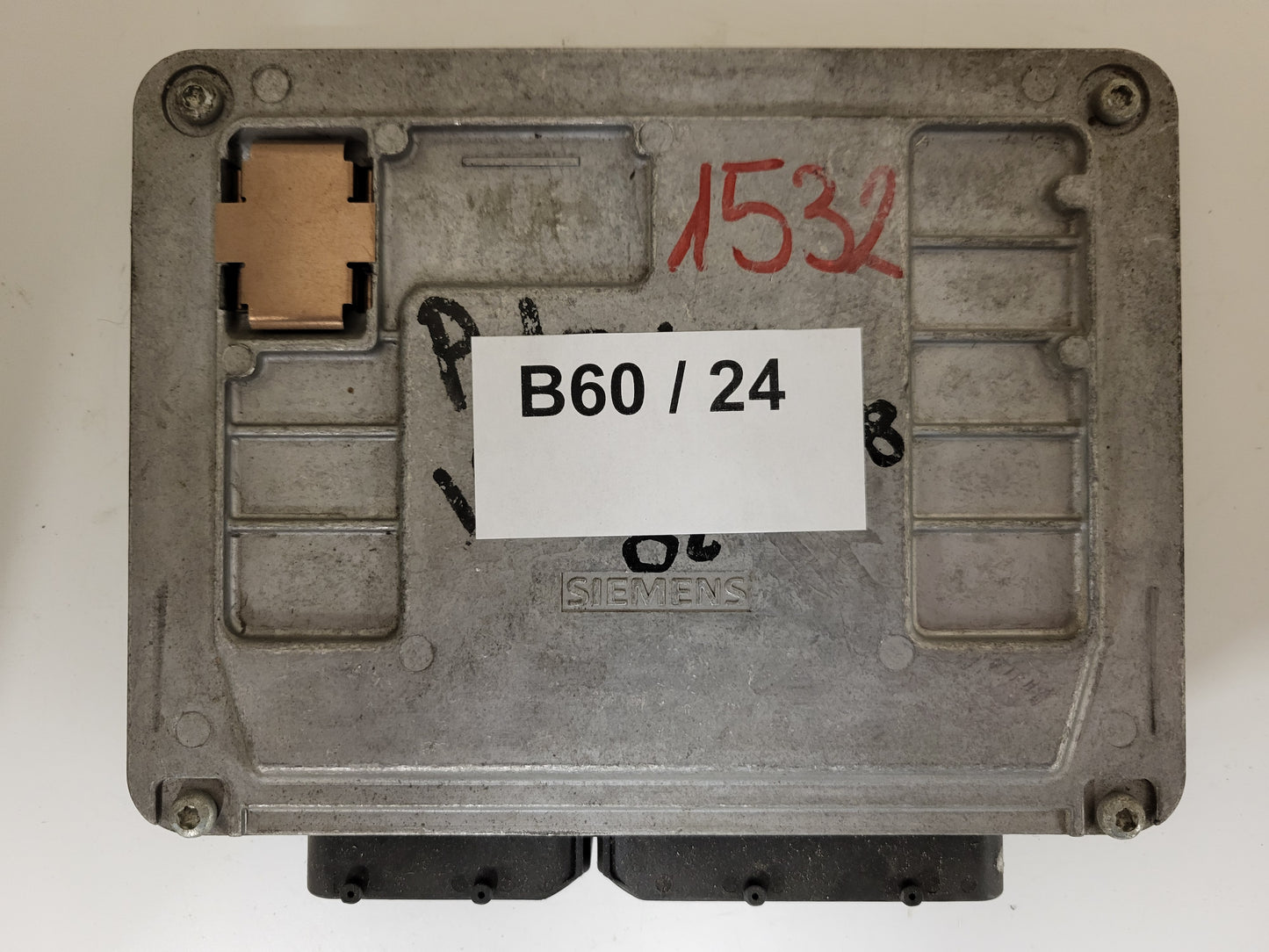 VW POLO ECU / 03E906033 / 5WP40163 04 / 5WP4016304 / SIEMENS