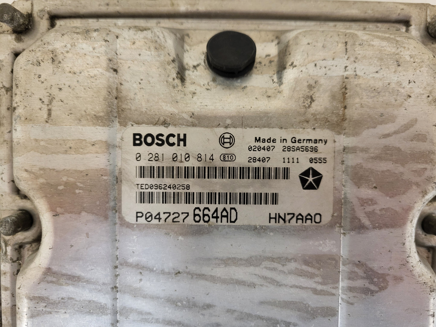CHRYSLER VOYAGER ECU / 0281010814 / P04727664AD / 28SA5696 / BOSCH
