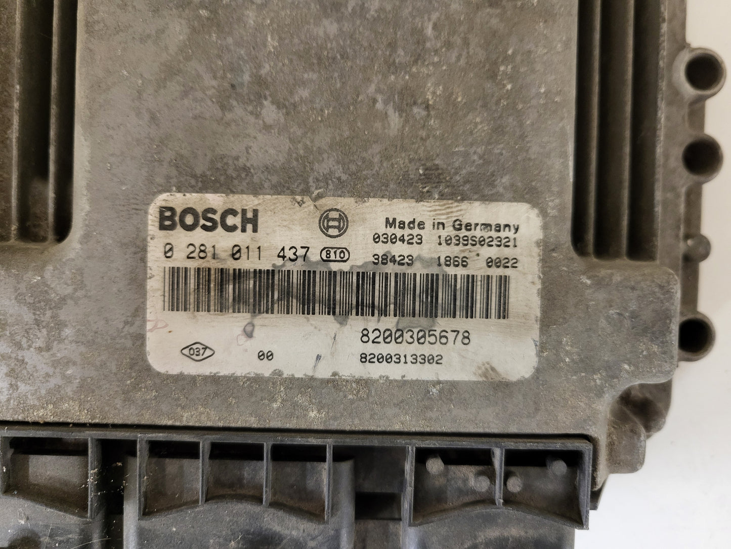 RENAULT ECU / 0281011437 / 8200305678 / 8200313302 / BOSCH