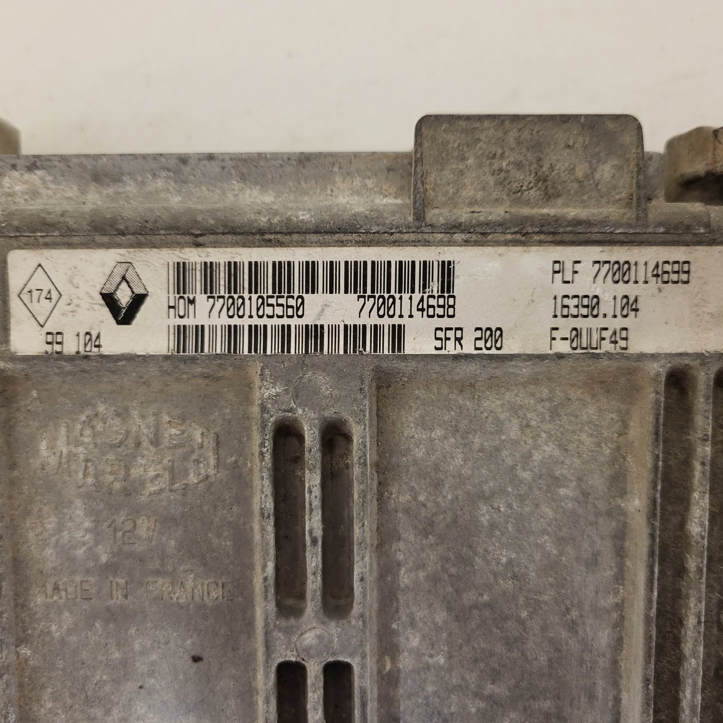 RENAULT TWINGO ECU / 7700105560 / 7700114698 / 7700114699 / SFR 200 /