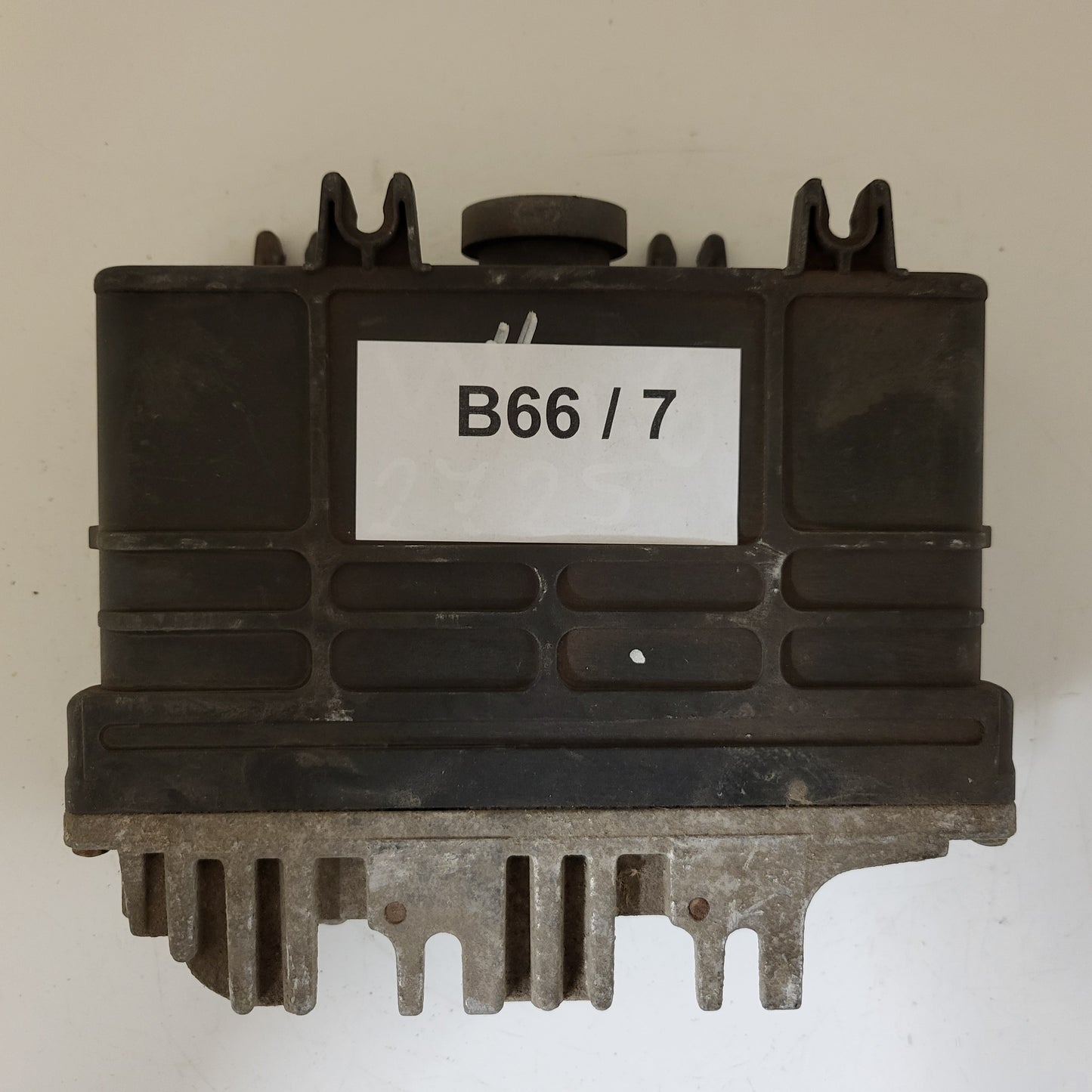 VW ECU / 0261203184/185 / 8A0907311H / 26SA3008 / BOSCH