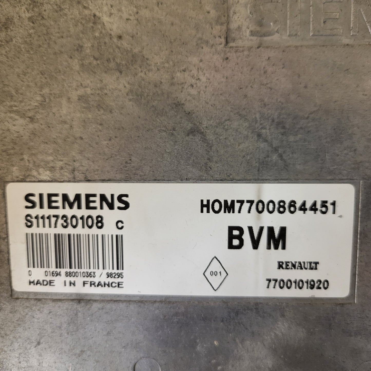 Renault ECU / S111730108C / HOM7700864451 / 7700101920 / S111730108 / SIEMENS