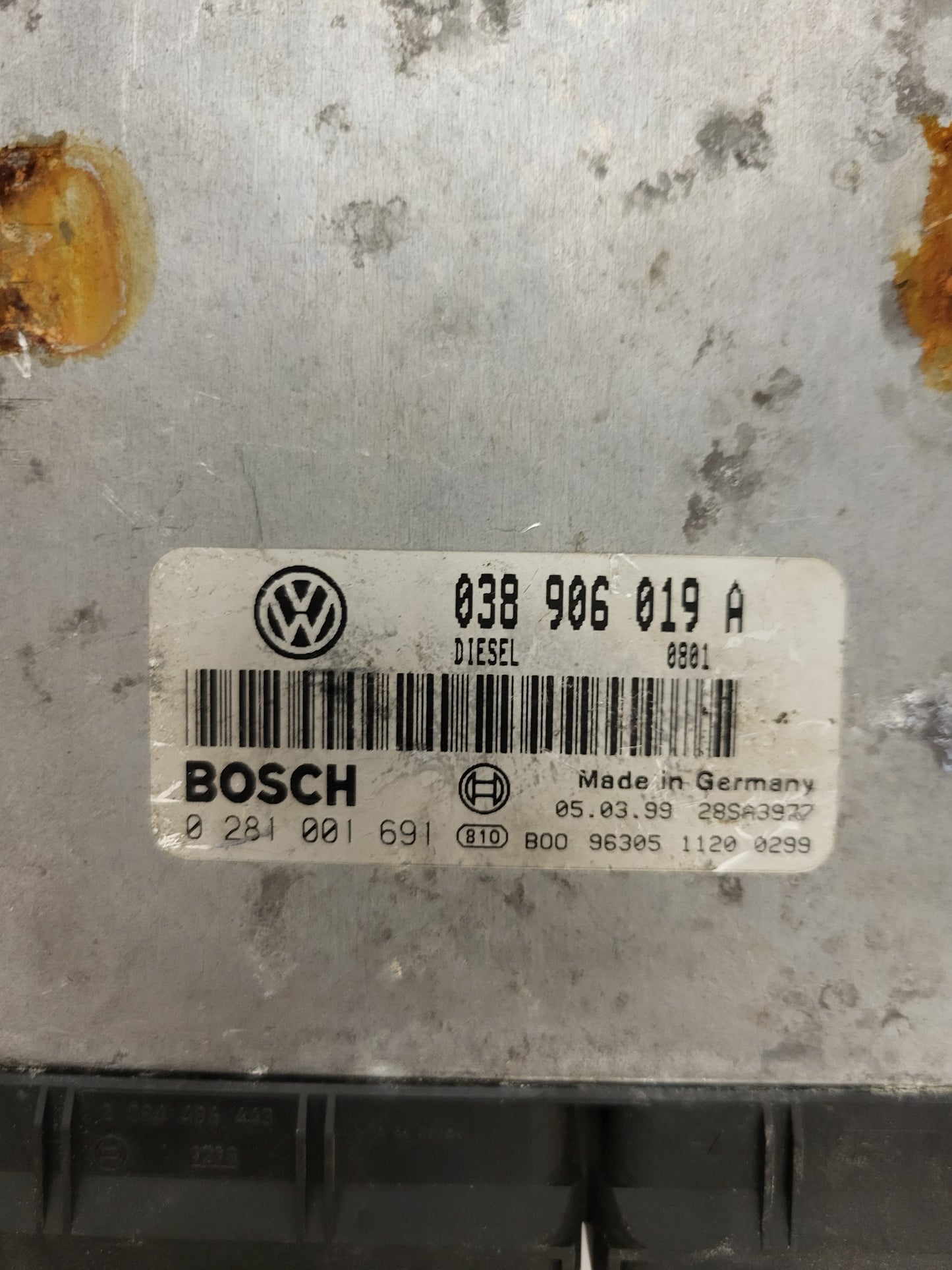 VW PASSAT  ECU / 038906019A / 0281001691 / BOSCH