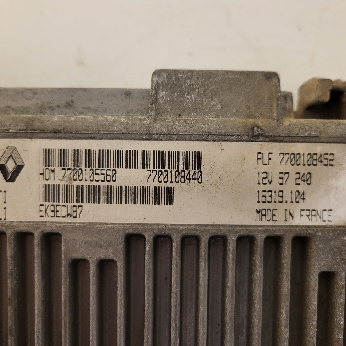 Renault ECU / 7700105560 / 7700108440 / 7700108452 / 16319.104