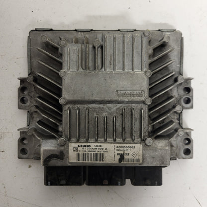 RENAULT MEGANE SCENIC ECU / S122326109A / 8200565863 / 8200592611 SID301 SIEMENS - B67-07 - 1