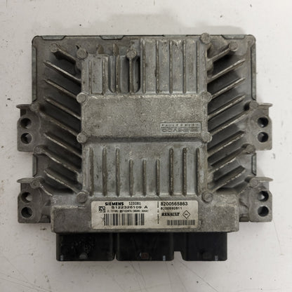 RENAULT MEGANE SCENIC ECU / S122326109A / 8200565863 / 8200592611 SID301 SIEMENS - B67-08 - 1
