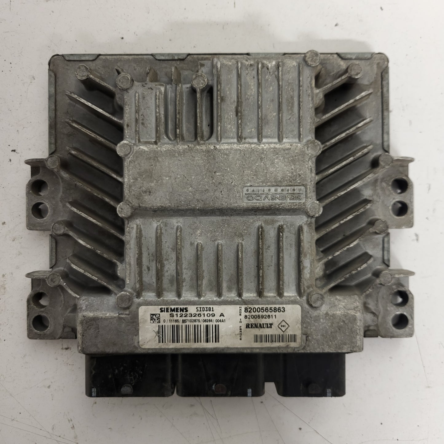 RENAULT MEGANE SCENIC ECU / S122326109A / 8200565863 / 8200592611 SID301 SIEMENS