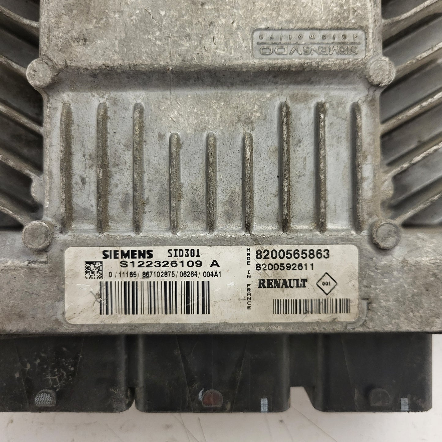 RENAULT MEGANE SCENIC ECU / S122326109A / 8200565863 / 8200592611 SID301 SIEMENS