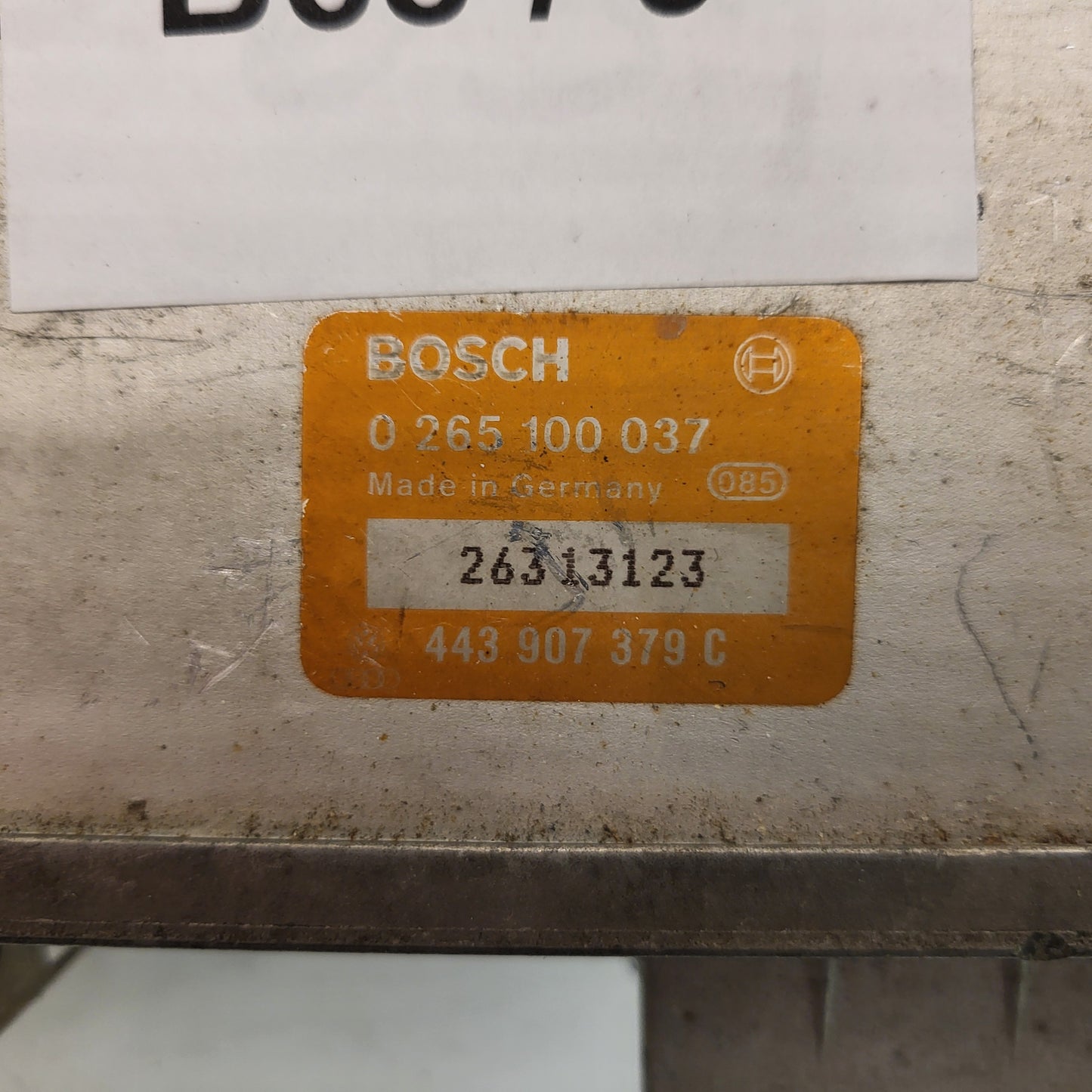 Audi ECU / 0265100037 / 443907379C / BOSCH